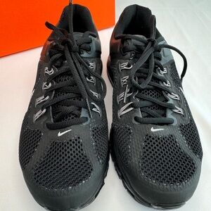 Women’s Nike Zoom Elite + 6 Size 8.5